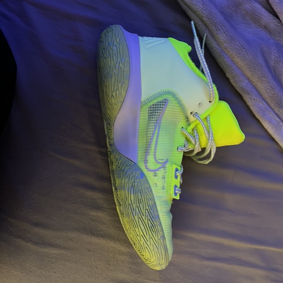 Kyrie flytrap Iv - Picture 3 of 8